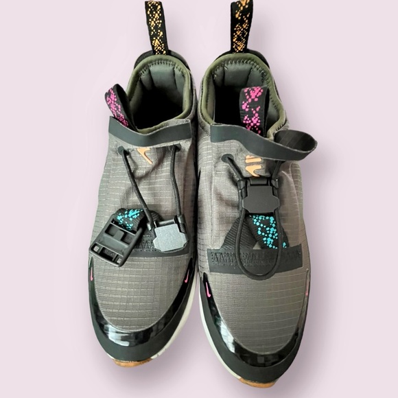 Nike Size 8 Women's Air Max DIA Winter Cargo Khaki Running Shoes, EUC - Picture 2 of 5